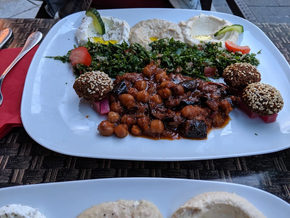 Mezze-Teller aus dem Zeder Restaurant